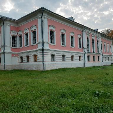 Главный дом усадьбы Лопасня-Зачатьевское
