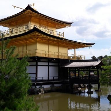 Золотой павильон в Киото, XIV век