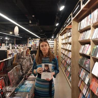 В книжном магазине