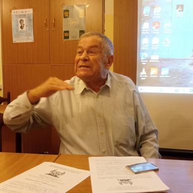 М.Р. Сигалов во время дискуссии после доклада В.В. Ванчугова